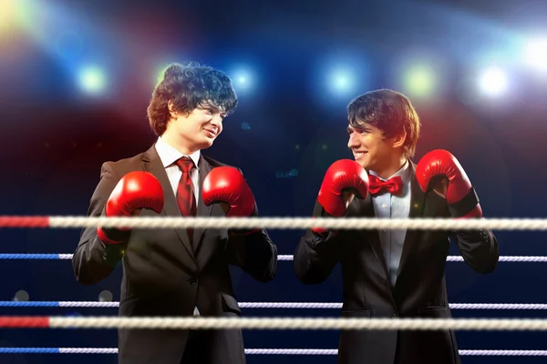 Two young businessman boxing — Stock Photo, Image