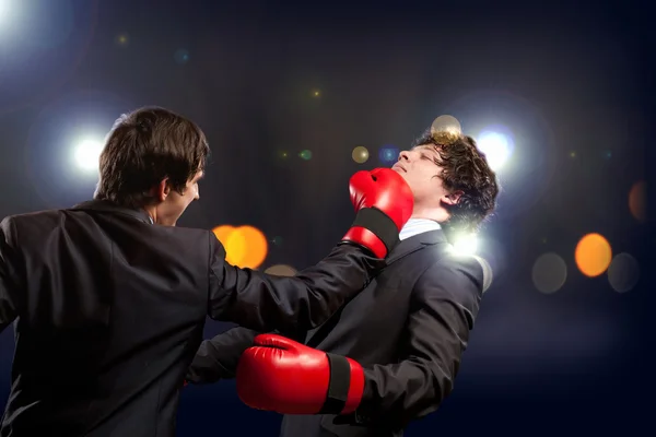 Two young businessman boxing — Stock Photo, Image