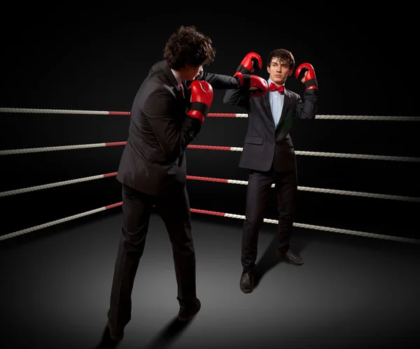 Two young businessman boxing — Stock Photo, Image