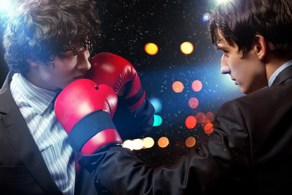 Two young businessman boxing — Stock Photo, Image