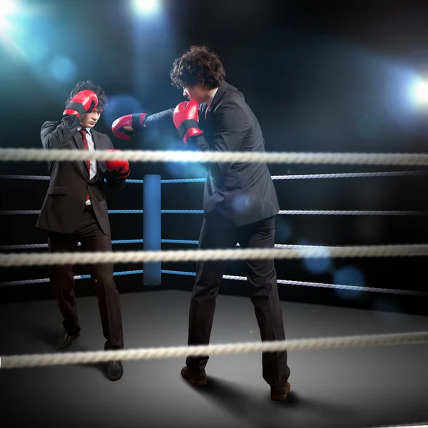 Dwa młody biznesmen boks — Zdjęcie stockowe