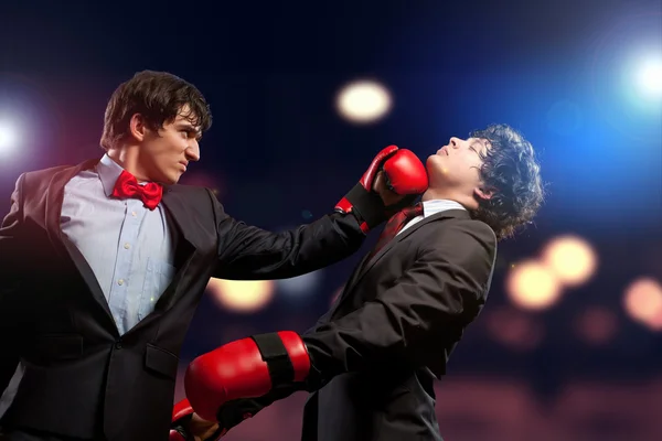 Two young businessman boxing — Stock Photo, Image