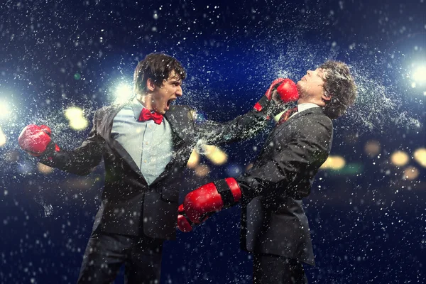 Two young businessman boxing — Stock Photo, Image