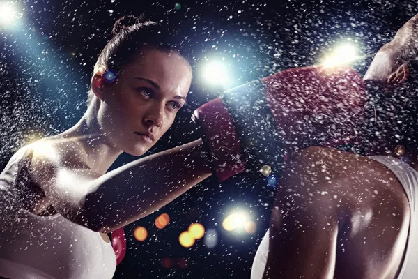 Due belle donne boxe — Foto Stock