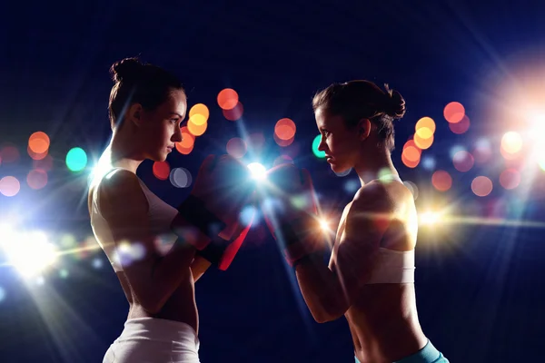 Twee bokser vrouwen — Stockfoto
