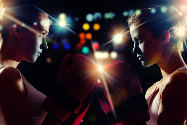 Två boxare kvinnor — Stockfoto