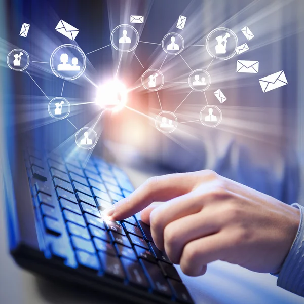 Click! Hands of a man on keyboard — Stock Photo, Image