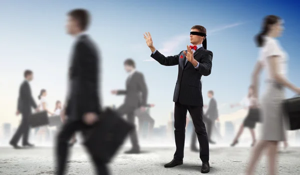 Businessman in blindfold among group of — Stock Photo, Image