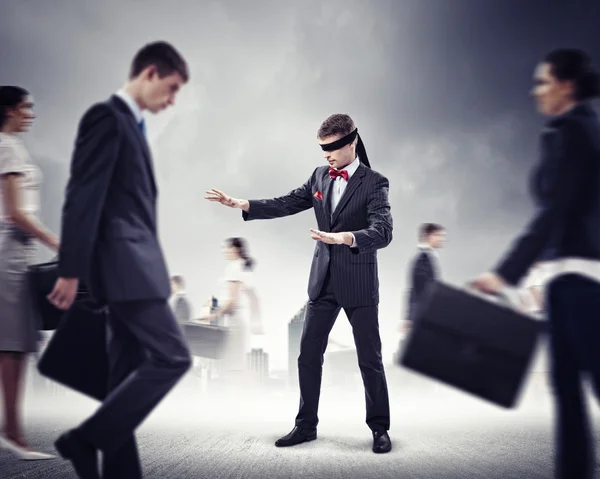 Businessman in blindfold among group of — Stock Photo, Image