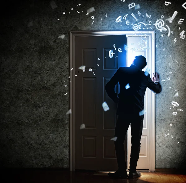 Young businessman opening door — Stock Photo, Image