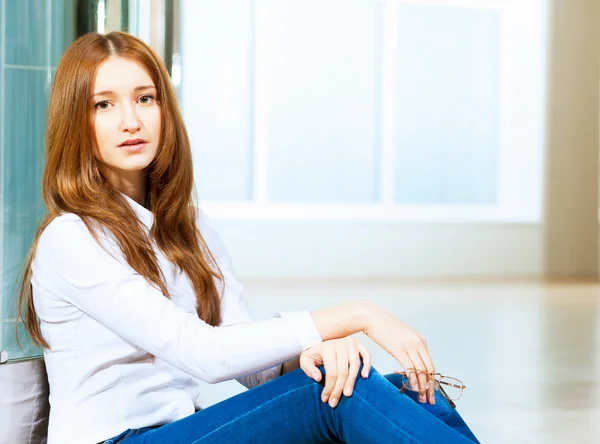 Young woman in casual — Stock Photo, Image