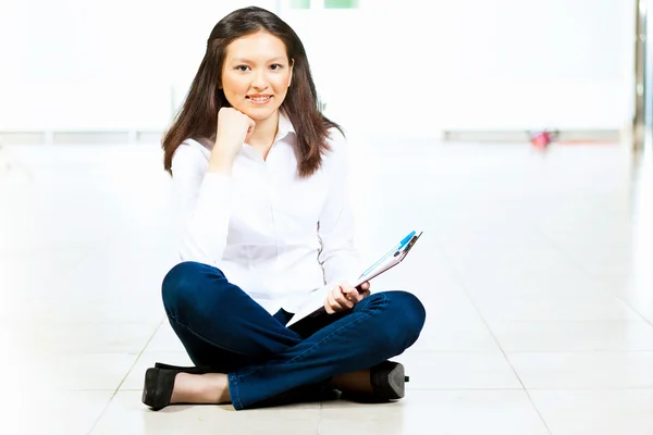 Young asian woman in casual — Stock Photo, Image