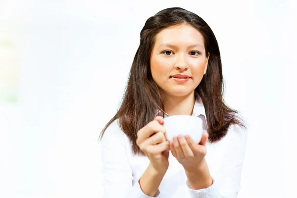 Jonge Aziatische vrouw in casual — Stockfoto