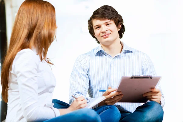 Two students smiling — Stock Photo, Image