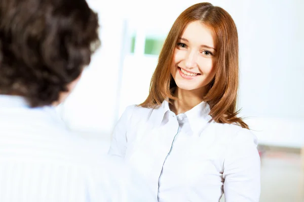 Two students smiling — Stock Photo, Image