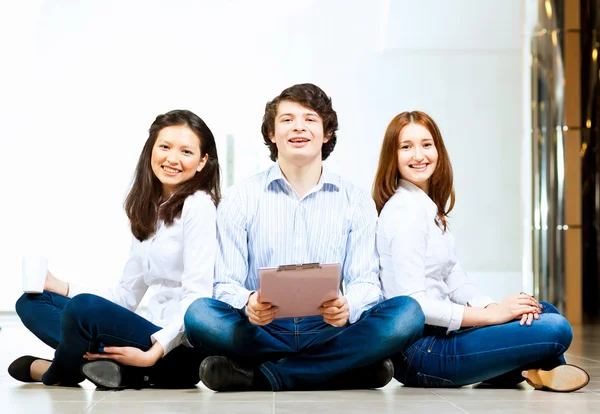 Three students smiling — Stockfoto