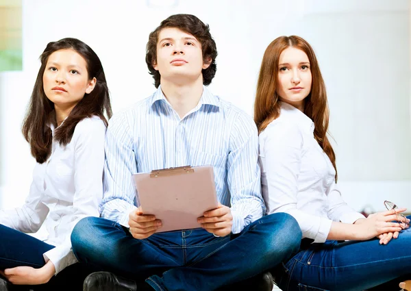 Três estudantes sorrindo — Fotografia de Stock