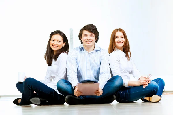 Three students smiling — Stockfoto