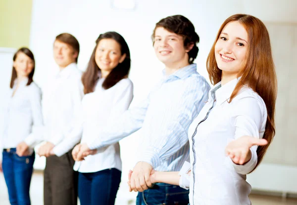 Cinco estudantes sorrindo — Fotografia de Stock