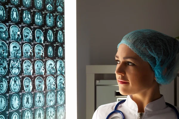 Woman doctor examining x-ray — Stock Photo, Image