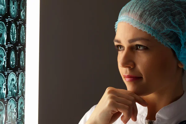 Woman doctor examining x-ray — Stock Photo, Image