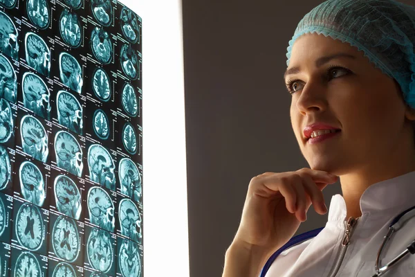 Woman doctor examining x-ray — Stock Photo, Image