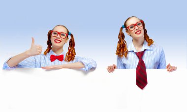 boş bir pano ile kadın