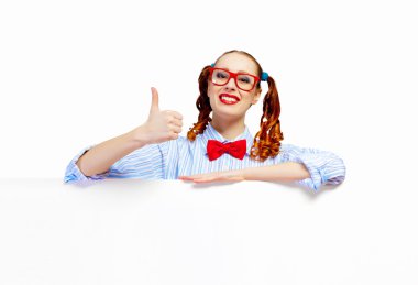 boş bir pano ile kadın