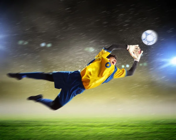 Goalkeeper catches the ball — Stock Photo, Image