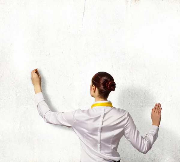 Businesswoman drawing on wall — Stock Photo, Image