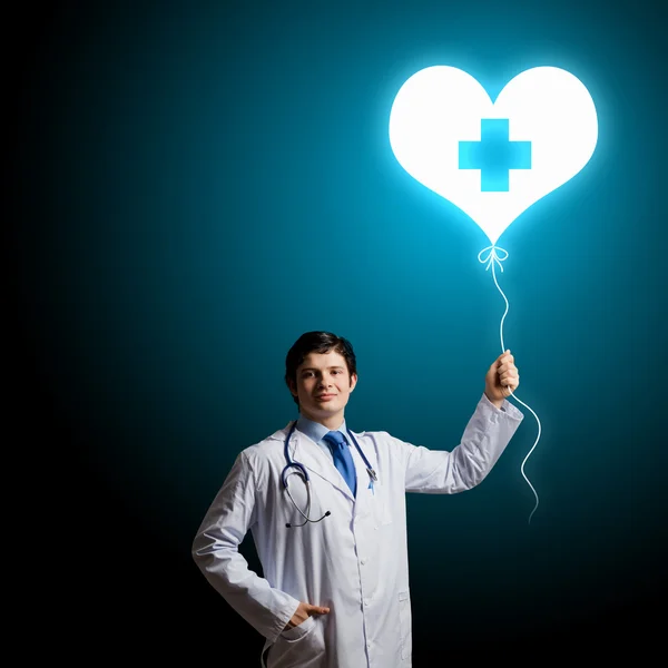 의사가 심장 — 스톡 사진