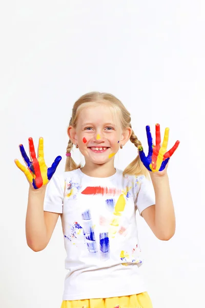 Glückliches Kind mit Farbe auf den Händen — Stockfoto