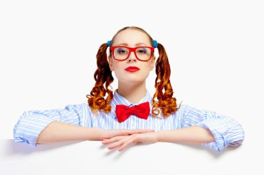 boş bir pano ile kadın