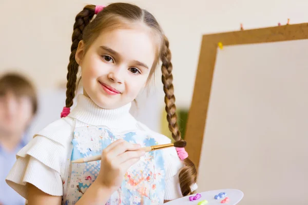 Cute girl painting — Stock Photo, Image