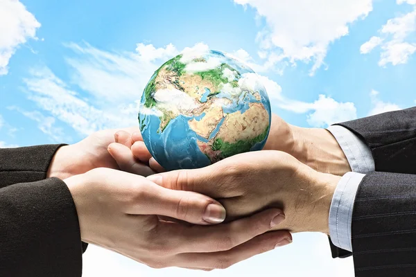 Earth planet in hands — Stock Photo, Image