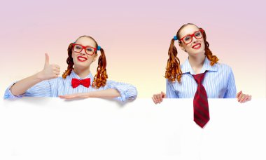 boş bir pano ile kadın