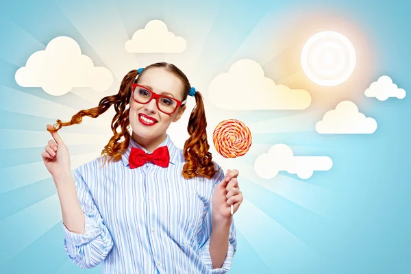 Rolig tjej med lollipop — Stockfoto