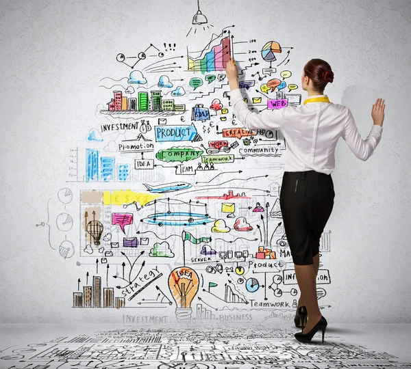 Businesswoman drawing on wall — Stock Photo, Image