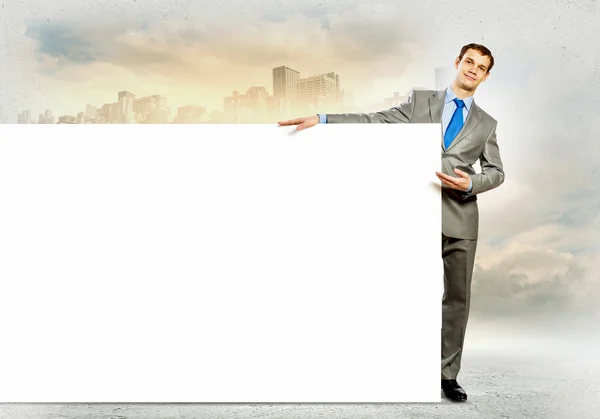 Empresário com banner em branco — Fotografia de Stock