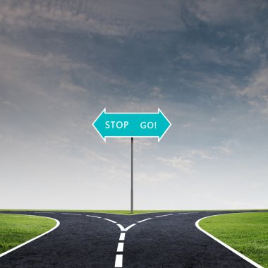 çapraz yol işareti