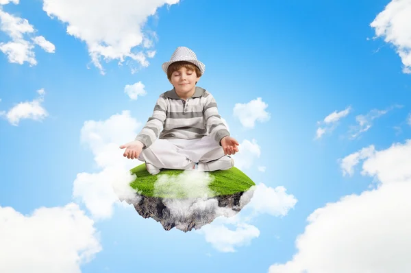 Little boy meditating — Stock Photo, Image