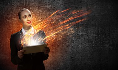 genç iş kadını ile ipad