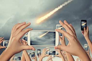 göktaşı insan alarak fotoğraf