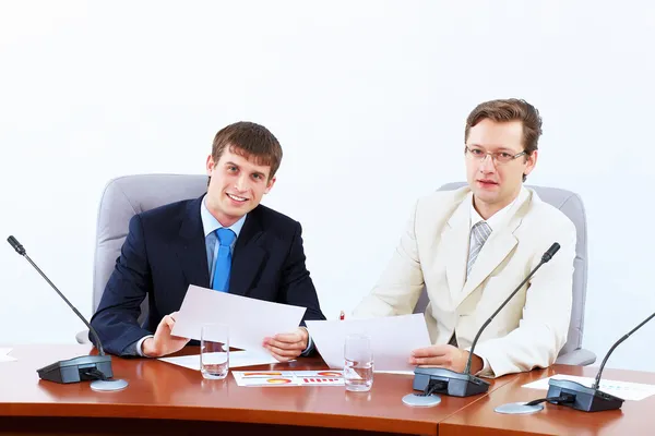 Dois empresários em reunião — Fotografia de Stock