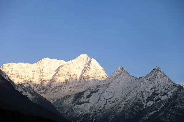 多雪的山 — 图库照片