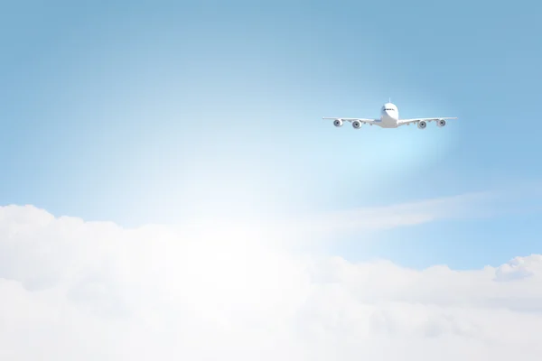 Зображення літака в небі — стокове фото