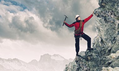 dağın tepesine genç turizm