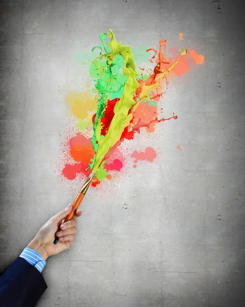 Human hand holding paint brush — Stock Photo, Image