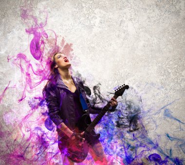 Rock tutkulu kız siyah kanatlı