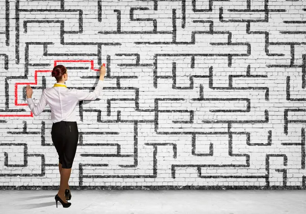 Businesswoman solving maze problem — Stock Photo, Image